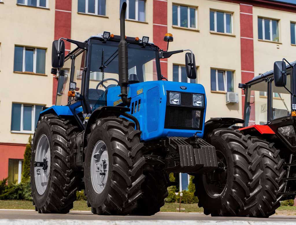 Фото 1 - синий трактор МТЗ Belarus